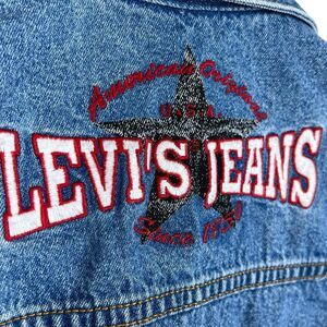 Vintage Womans Levi’s Jean Vest Embroidered Size Small